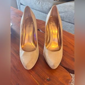 SOLD elsewhere: BCBGeneration heels!